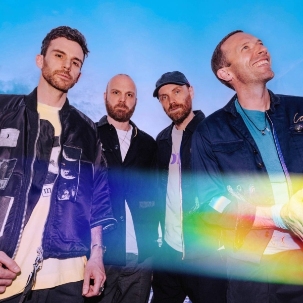 Coldplay показал Karate Kid в клипе «The Karate Kid»