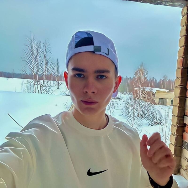 
				«Я делаю так, как хотелось бы слышать у других музыкантов»: ELMEEV о новом треке «Молодые»			