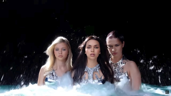 Максим Фадеев показал новый состав группы «Serebro» в «Song #2»