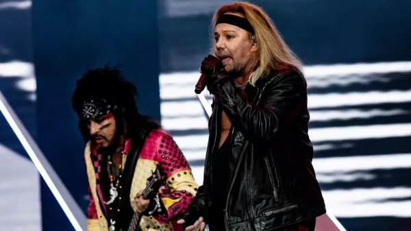 Музыкантов Mötley Crüe выбросили из мусоровоза перед концертом