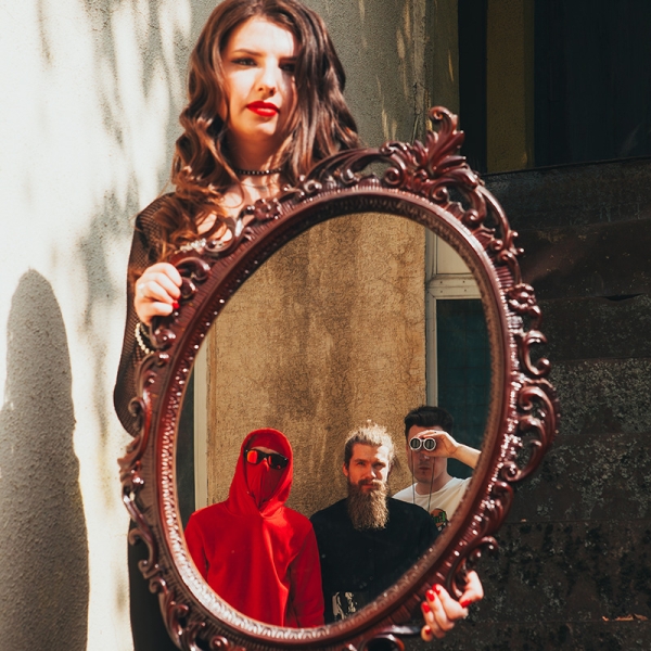 
				Притягательный мир снов в новом клипе Fibi Band «Приснись»			