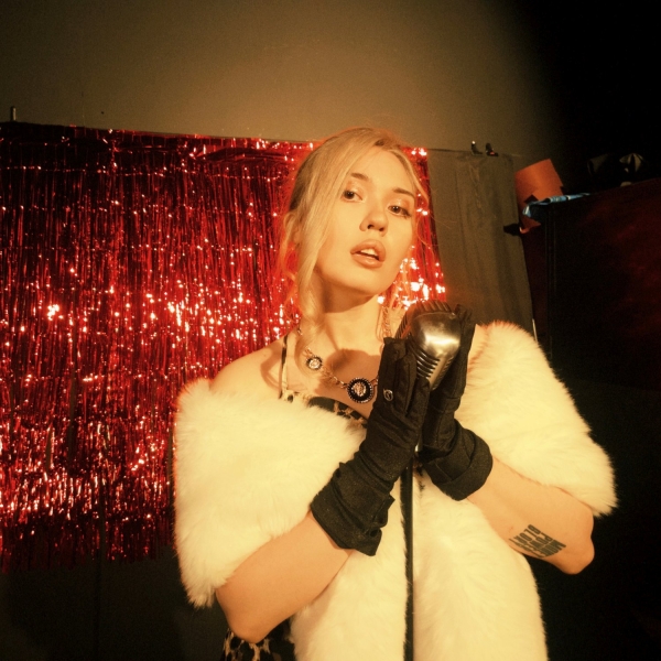 Dead Blonde воспела «Перестройку»