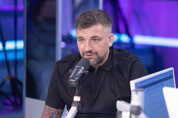 Баста спел про поиски себя и «Про бабки»