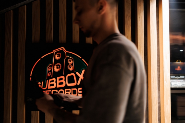 
				Subbox Records: «Мы собираем всю мощь и выдаём качественный звук. Объединяем людей под нашей крышей»			