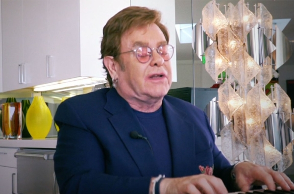 Elton John прервал работу из-за частичной слепоты