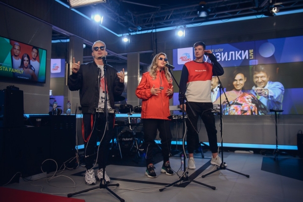5sta Family поделились летним вайбом «В июле»