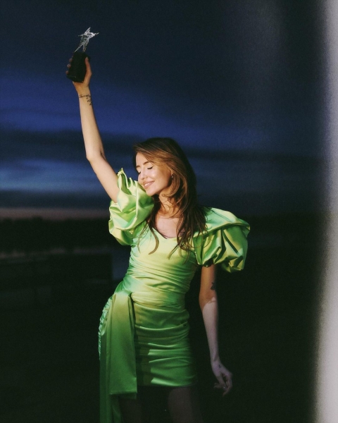 Dorofeeva спела про «разноцветную любовь» Dorofeeva спела про «разноцветную любовь»