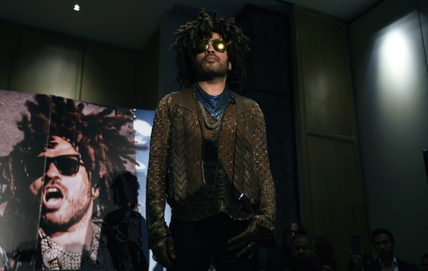 Ленні Кравіц висловив свою підтримку українському народу
         
            Ленні Кравіц висловив свою підтримку українському народу