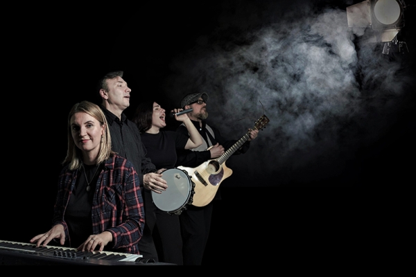 «Четыре истории, которые идеально дополняют друг друга»: группа LISSABON89 выпустила новый альбом
«Четыре истории, которые идеально дополняют друг друга»: группа LISSABON89 выпустила новый альбом