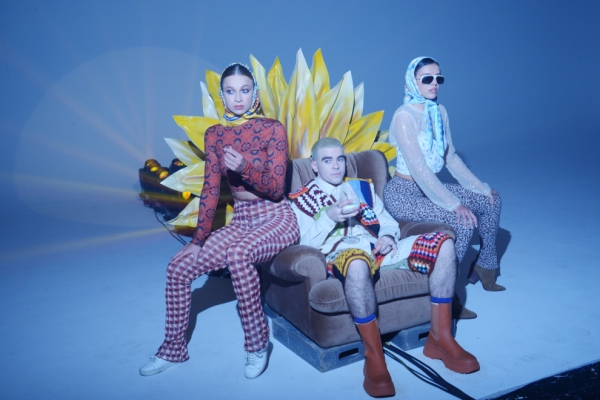 Как проходили съемки нового клипа Wellboy 'Nozzy Bossy"
Как проходили съемки нового клипа Wellboy 'Nozzy Bossy"