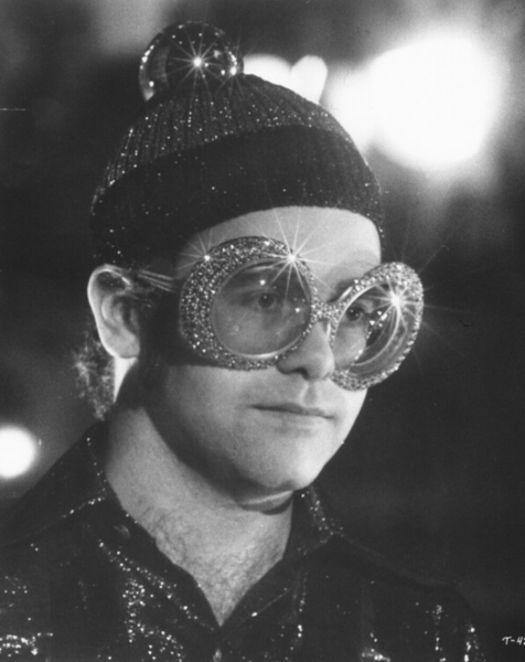 Елтон Джон закликав світ допомогти жителям Маріуполя
Елтон Джон закликав світ допомогти жителям Маріуполя